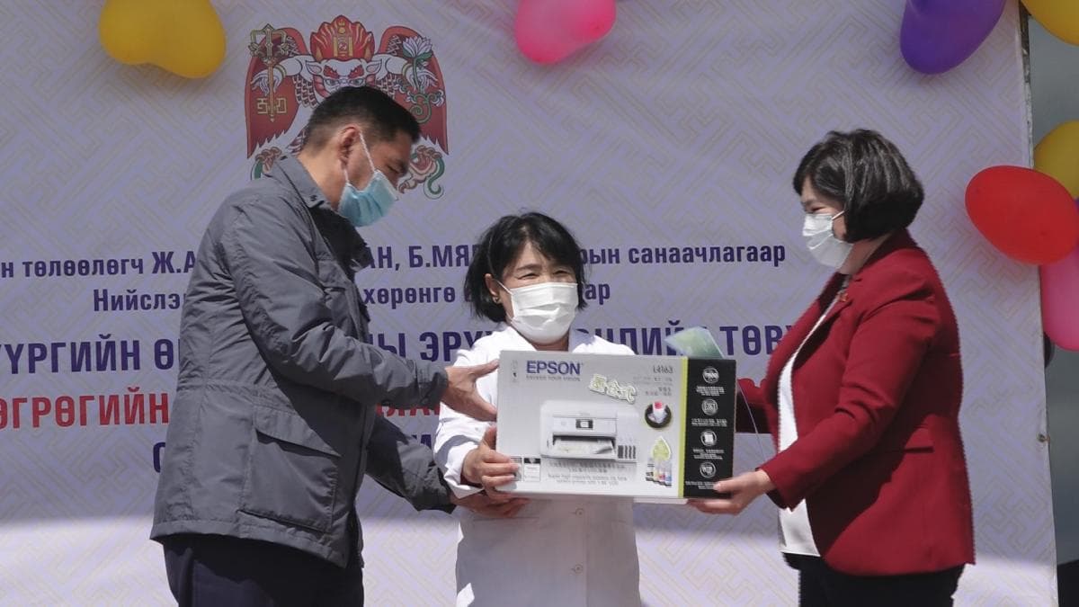 Алслагдсан долоон хорооны ӨЭМТ-д 400 сая төгрөгийн үнэ бүхий тоног төхөөрөмж олголоо